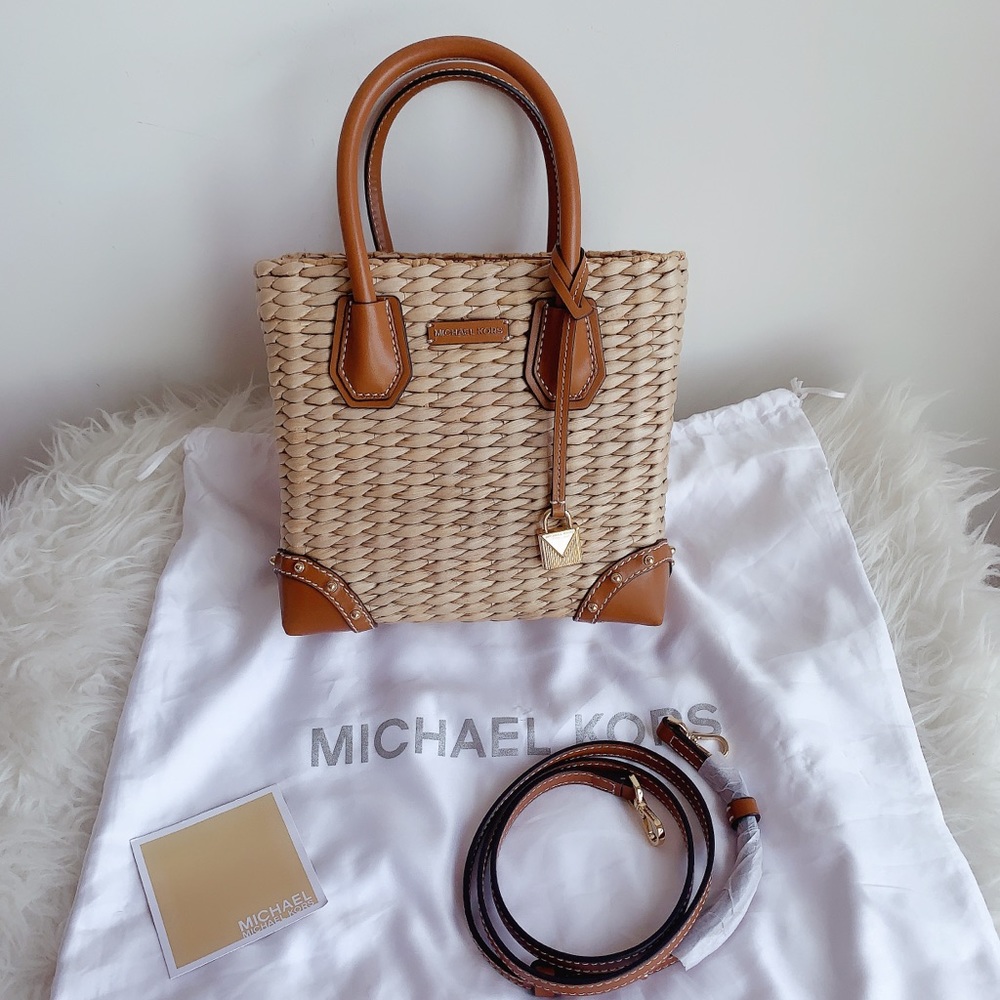 NWT⭐️ Michael Kors basket bag with strap